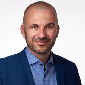 Bőtös Balá<span class="uk-font-primary">z</span>s